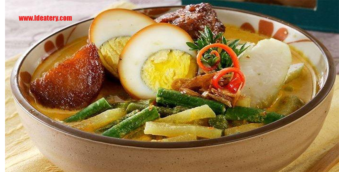 Lontong Medan Daun Ubi Tumbuk